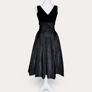 Vintage 1950s Velvet & Taffeta Cocktail Dress – Full Skirt – Talon Zip – Small